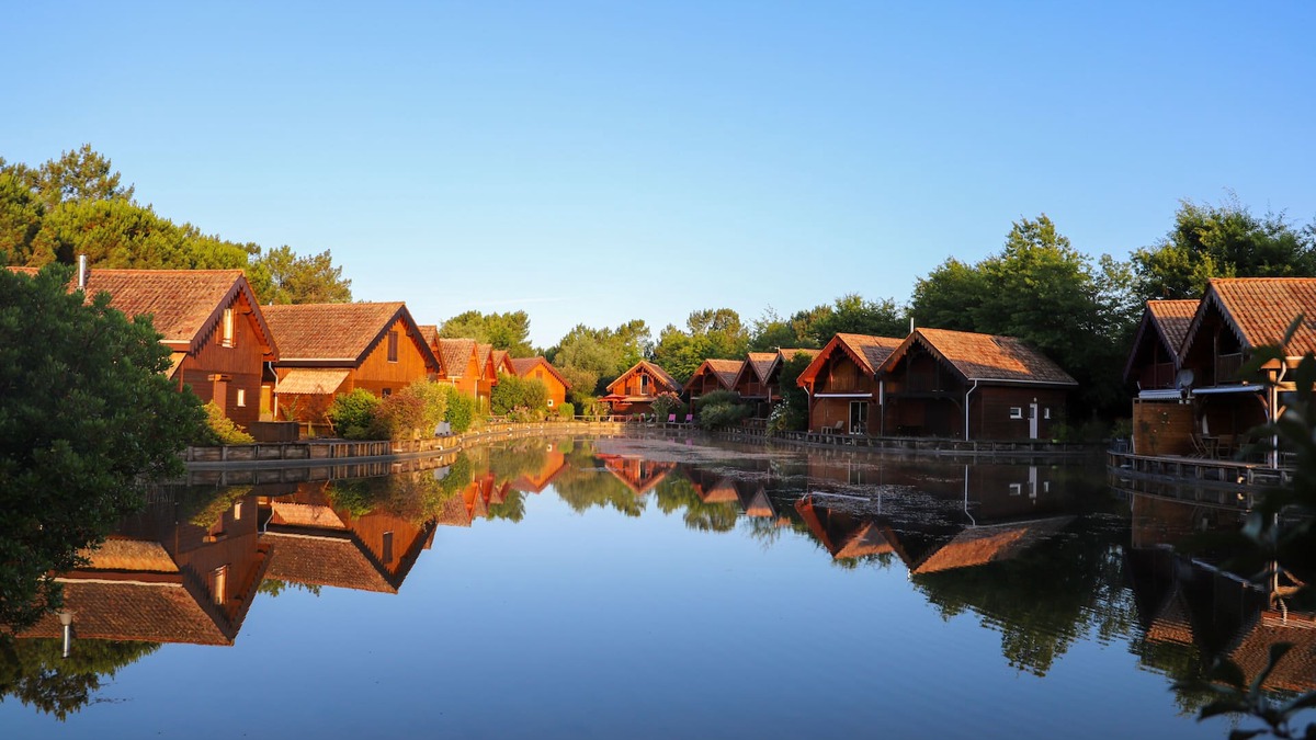 Hourtin Port House | Hourtin Port, wooden house at the edge of the water, for 6 people