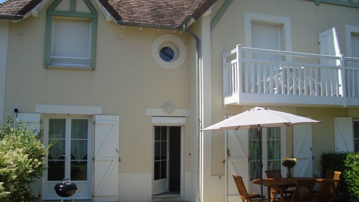 Merville-Franceville-Plage House | house with garden in gated, sea and shops accessible on foot