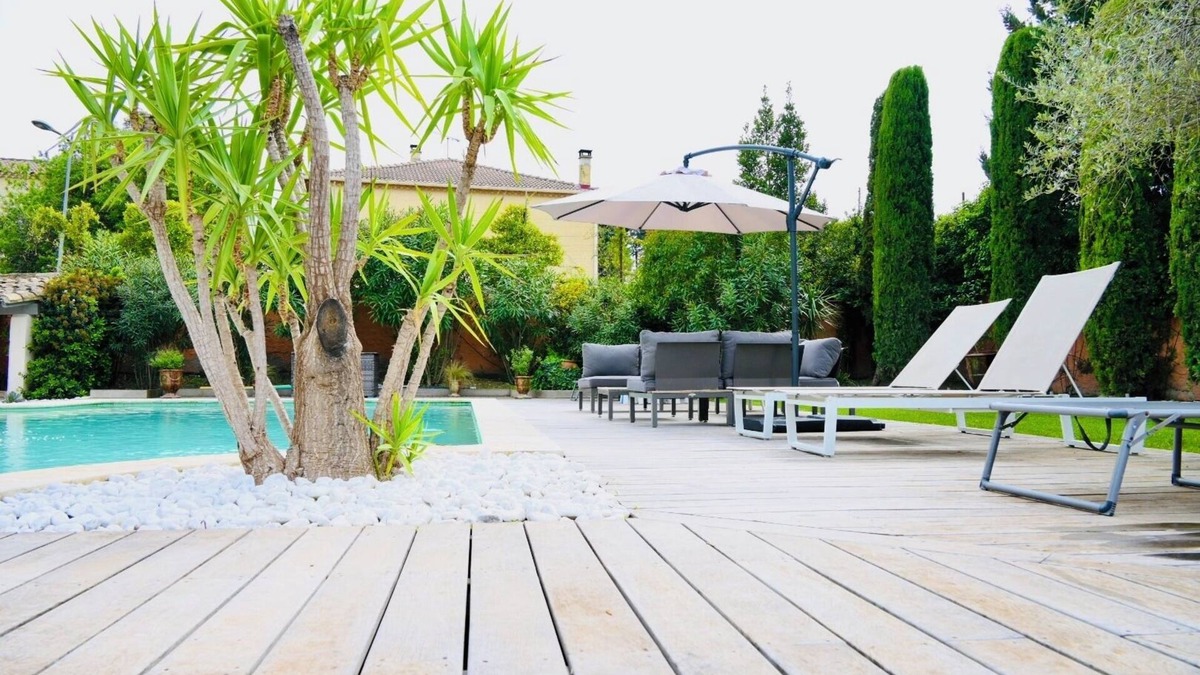Saint-Saturnin-les-Avignon Villa | House 400m²/2 Swimming pools/St Saturnin