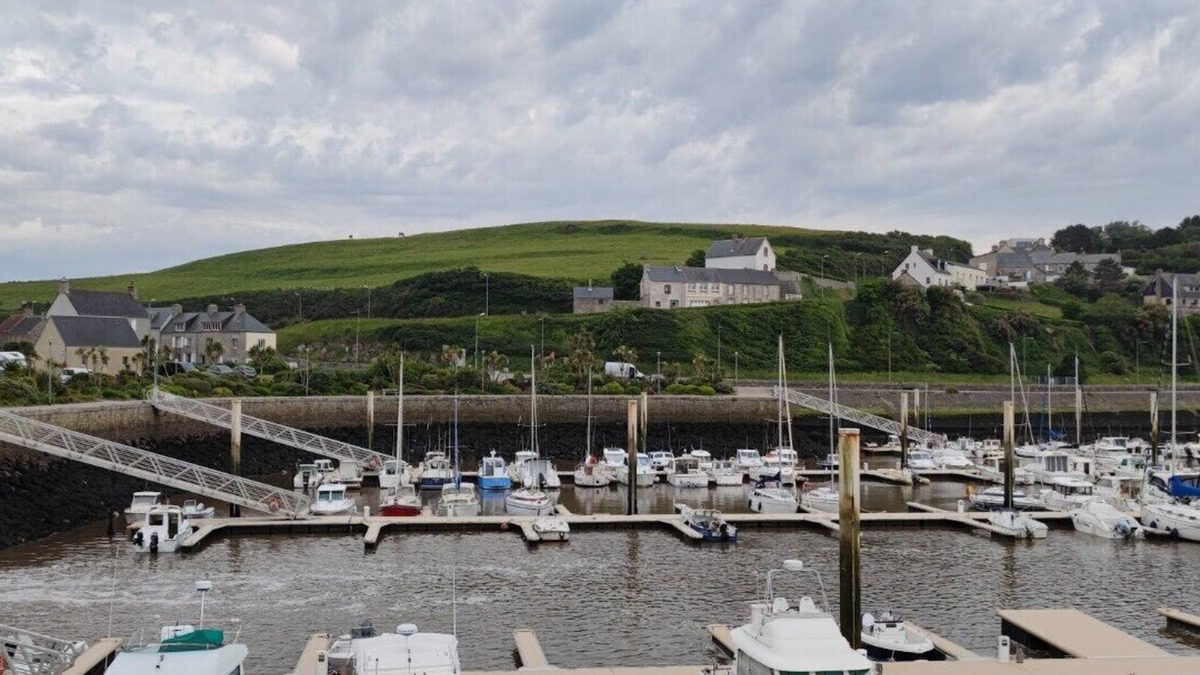 Flamanville House | House 1.7km from the port of Dielette
