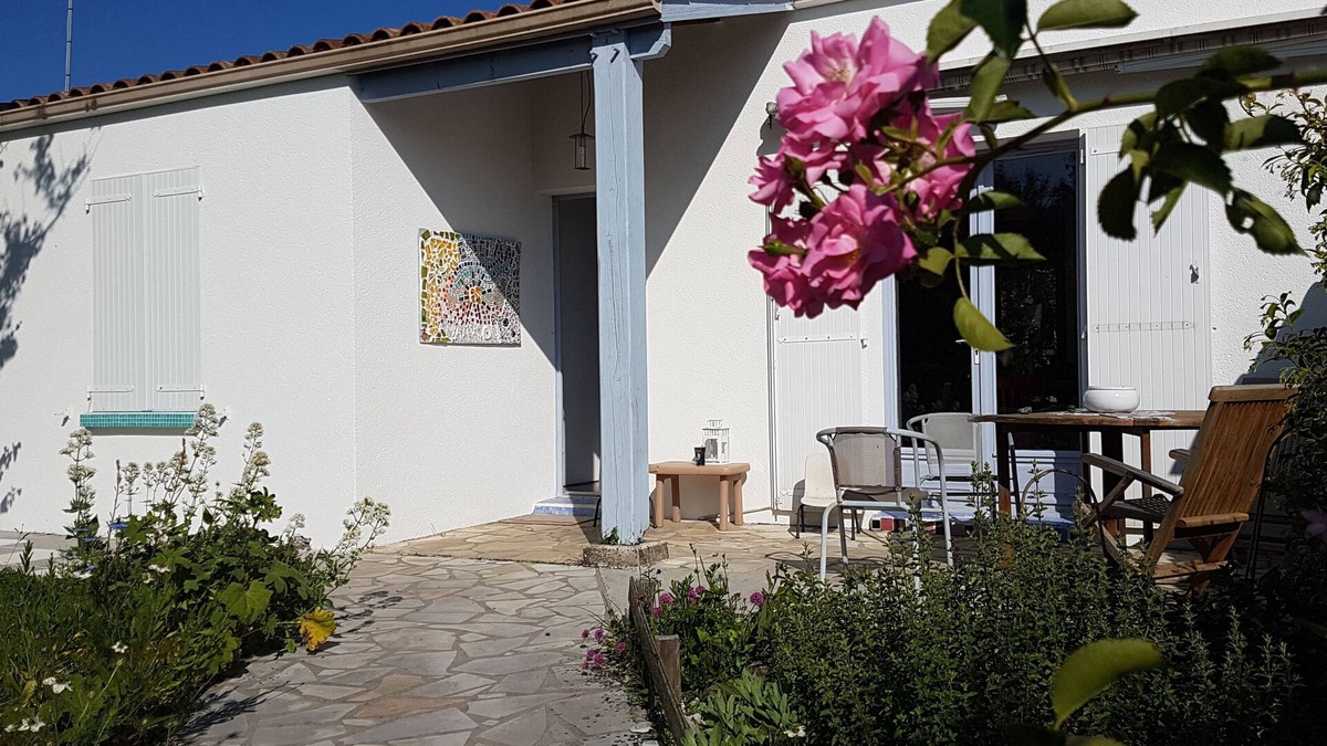 Mornac-sur-Seudre House | House 115 m2 VIDEO in one of the most beautiful villages in France 12 km from the beach