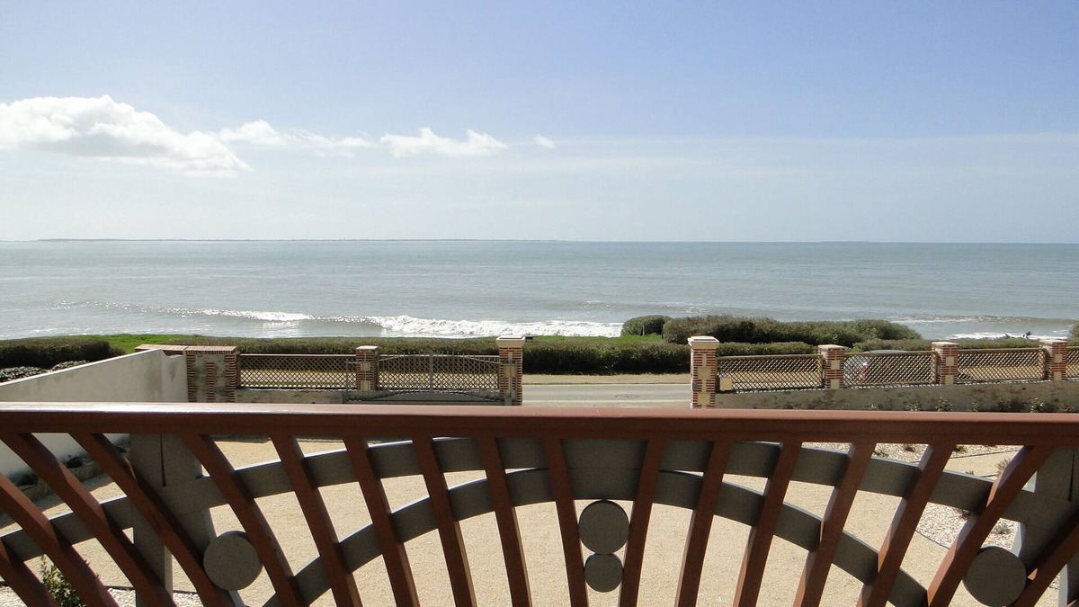 Prefailles House | House 1872, beautiful architecture, renovated, facing sea, sun and calm