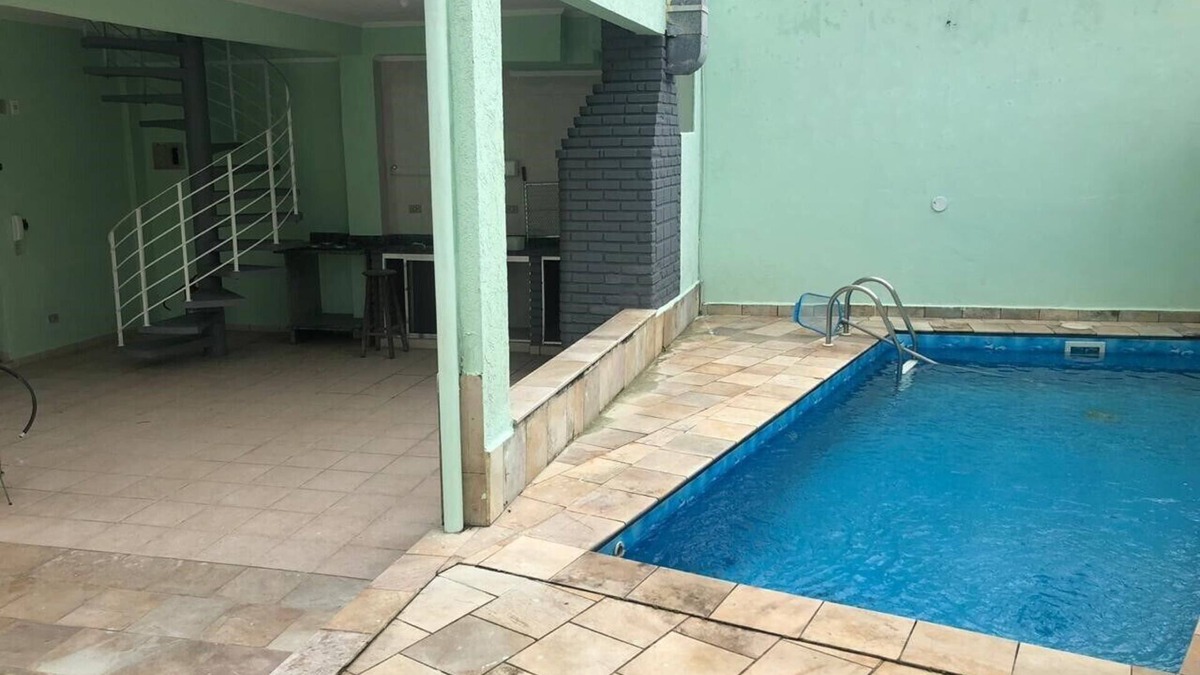 Real House | HOUSE 2 BLOCKS FROM THE SEA