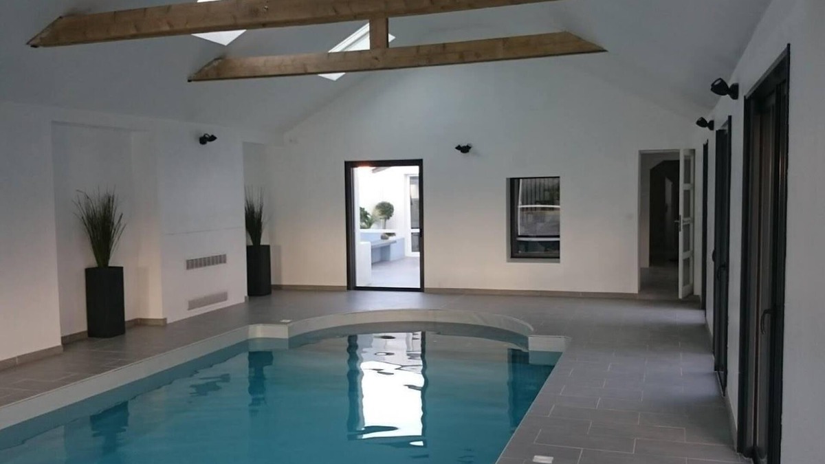 Bangor House | House 2 to 10 people with indoor heated pool in Belle Île