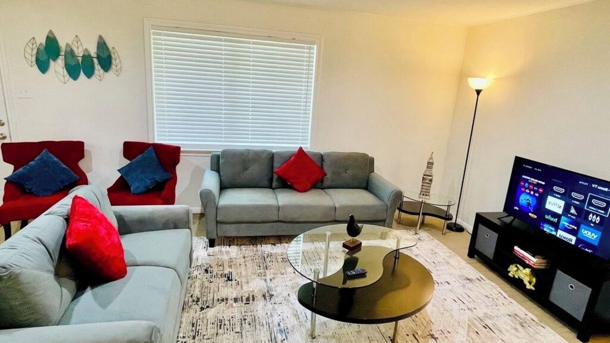 Grogan's Mill House | House 3-Bedroom 2-Baths with FREE Parking, Washer & Dryer, AC, WiFi