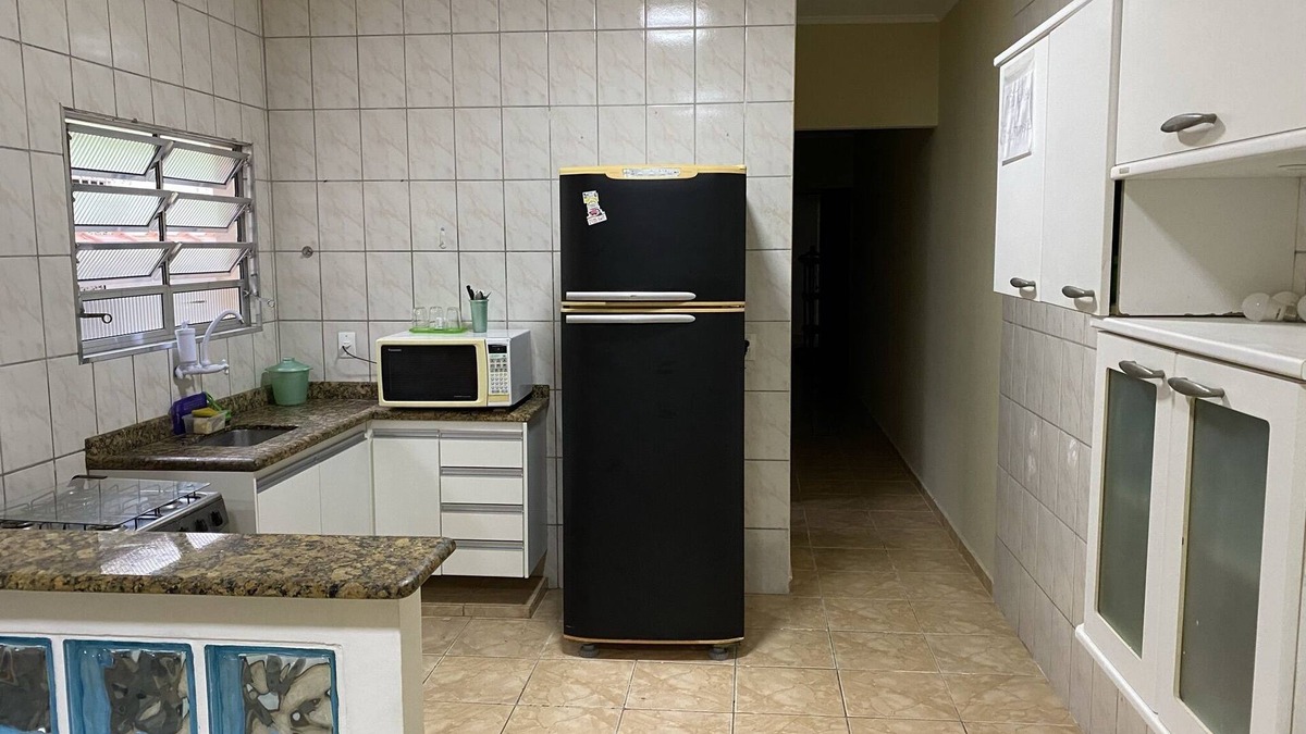 Real House | House 4 Suites, Large Space for Barbecue for 16 people.