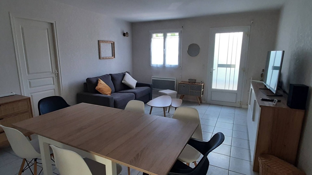 Saint-Vincent-sur-Jard House | House 55m2 & terrace 1.5 Km from the beach