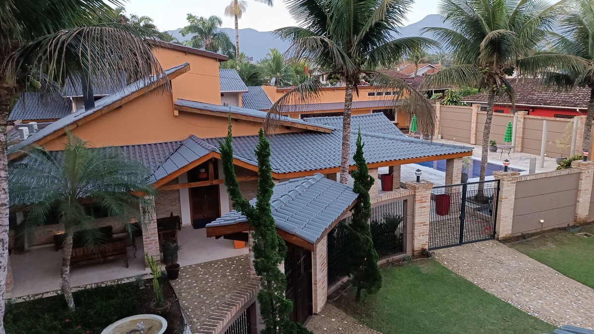 Balneario Mogiano House | House 7 SUITES w/air 150 m from the beach - Cond. closed - Lit. N./SP