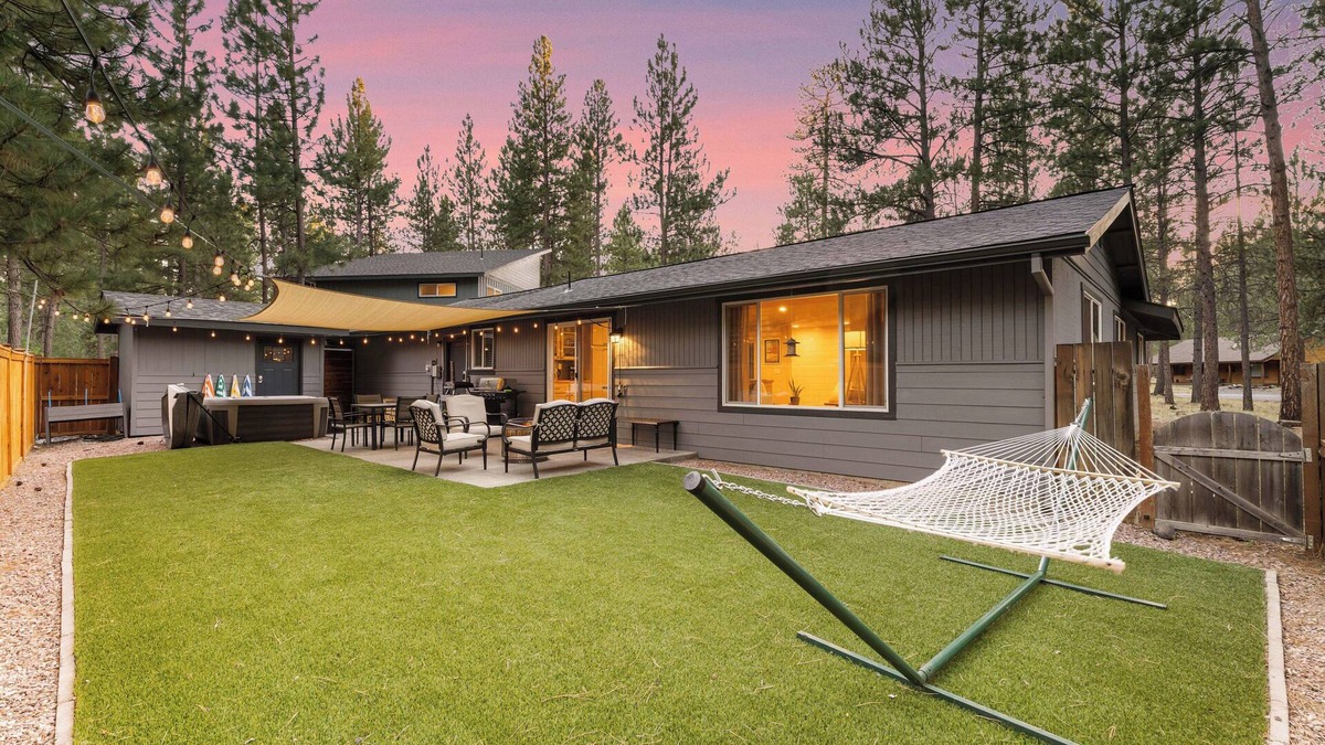 Sisters House | House+ADU+GameRoom+Jacuzzi+Pool+Fire pit+Loft