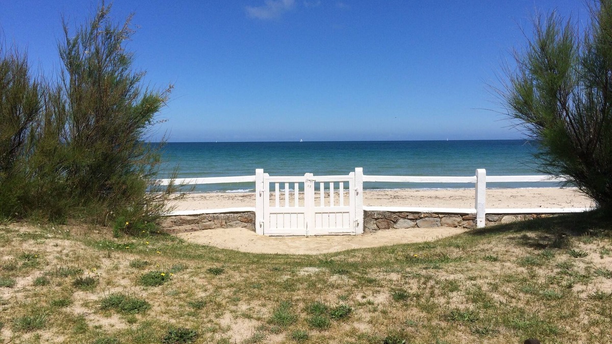 Urville-Nacqueville House | House ALL COMFORT, NICE GARDEN, FEET IN THE WATER, DIRECT BEACH ACCESS