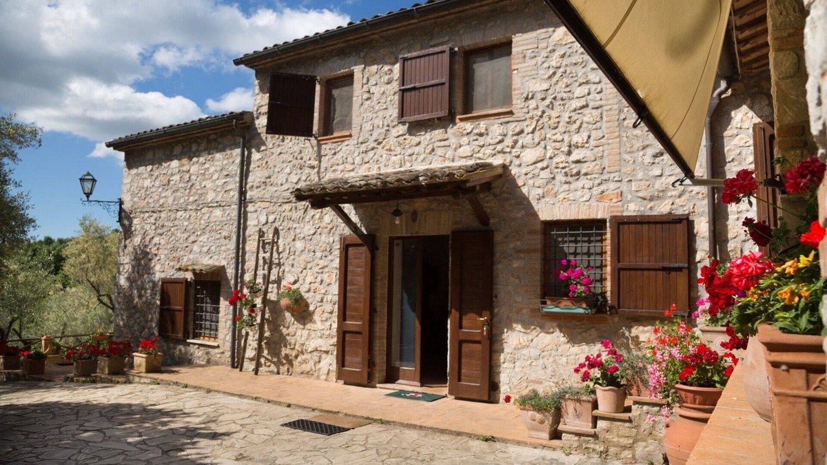 Avigliano Umbrio House | House among the oaks max 6 people
