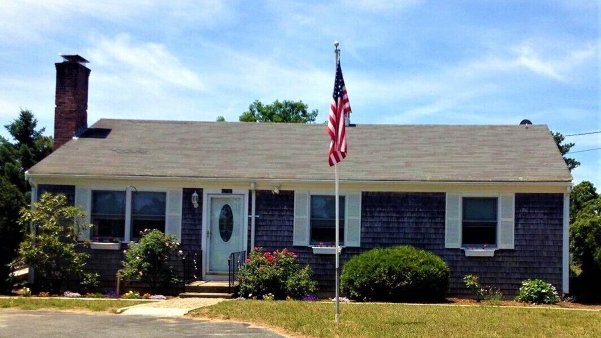 North Eastham House | House and 2 Cottages/Thumpertown Beach