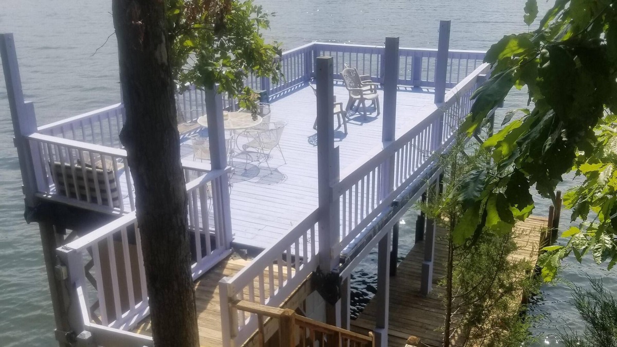 Mount Gilead House | House and Dock on lake Tillery, NC, 4 nights