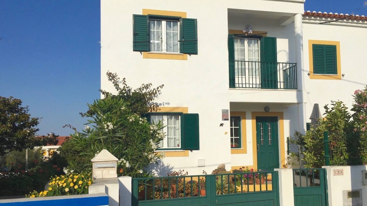 Longueira House | House and garden in a quiet village on the Costa Vicentina; 2 km from the sea.