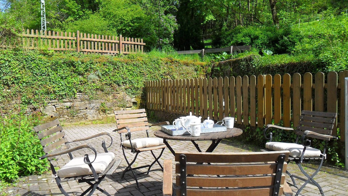 Zersen House | House at the waterfall