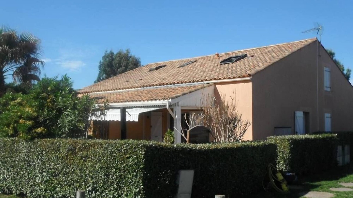 Meze House | house at the domaine du lac in méze