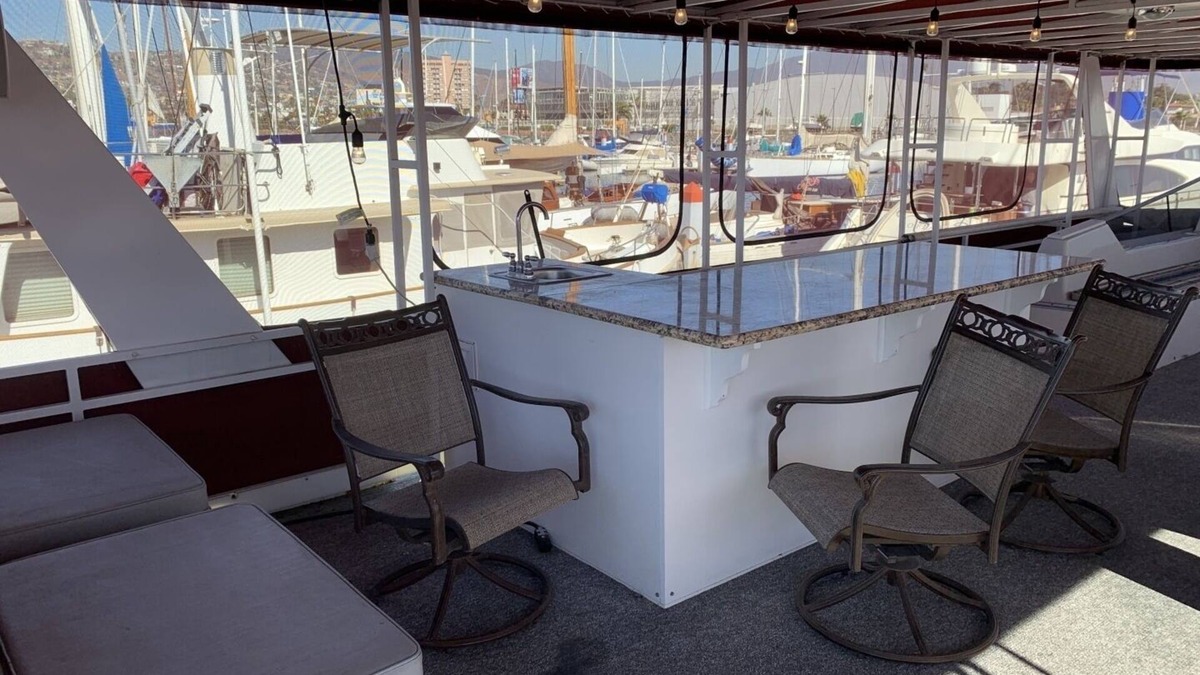 Playa Ensenada Boat Rental | House Boat 6 Bdrm 2 BathRm Jaccuzzi Gated Down Town Ensenada