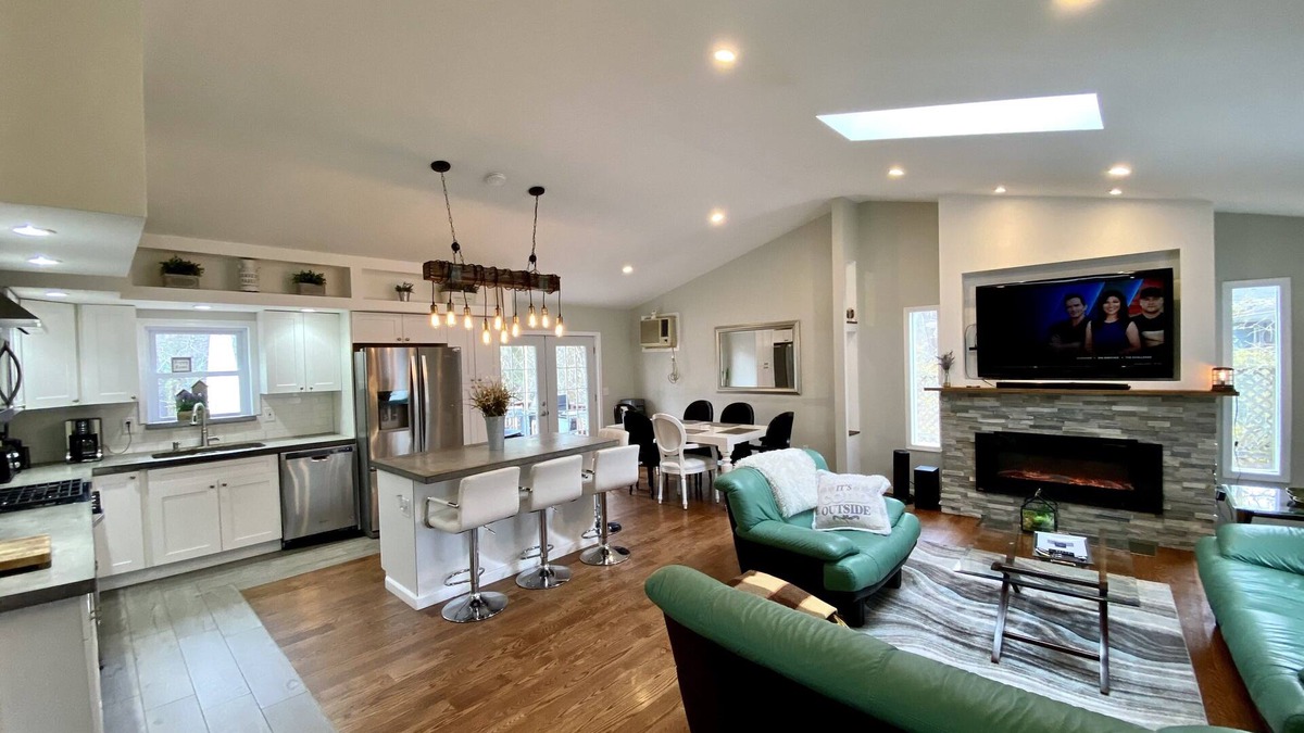 Pocono Summit House | House by a Stream 6BR/4BA w/a Sauna & Hot Tub