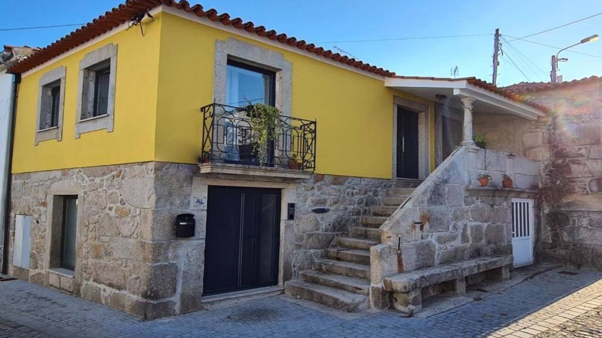 Darque House | House by the River