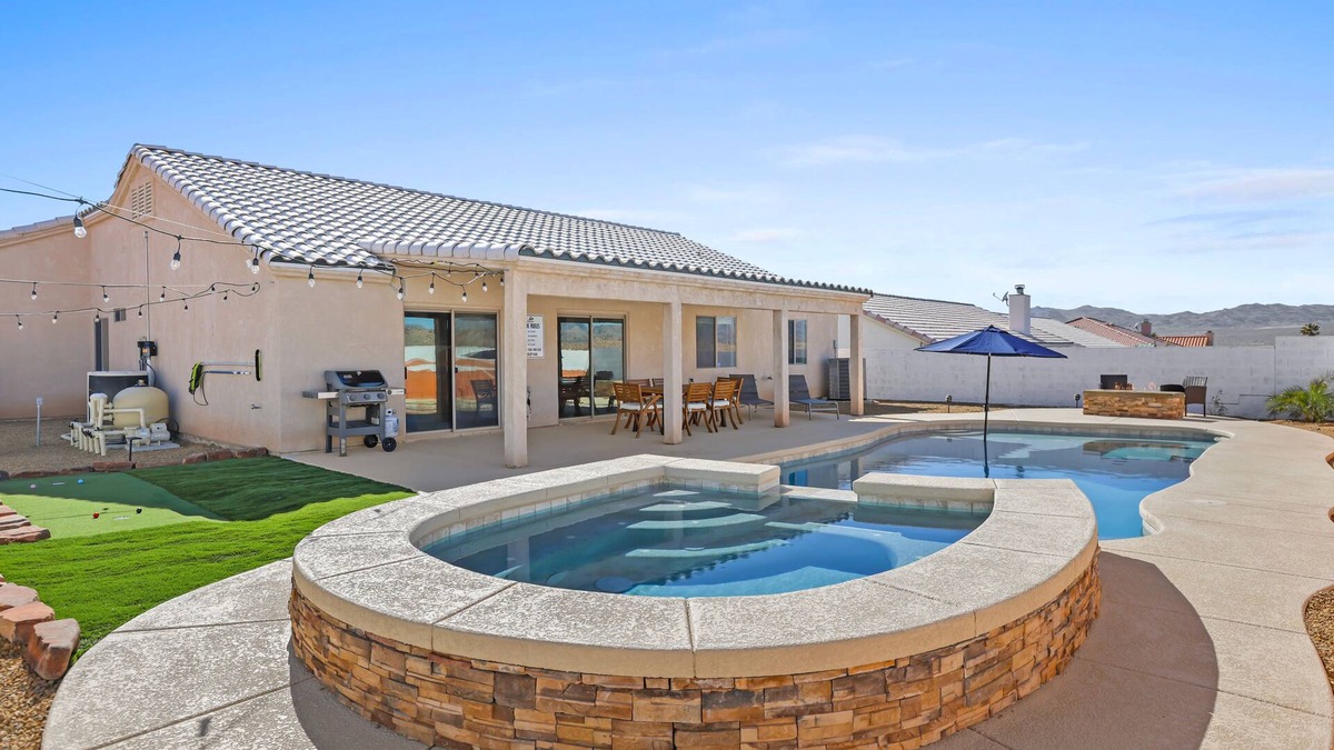 Sunridge Estates House | House + Casita | Heated Spa & Pool | Mini-Golf