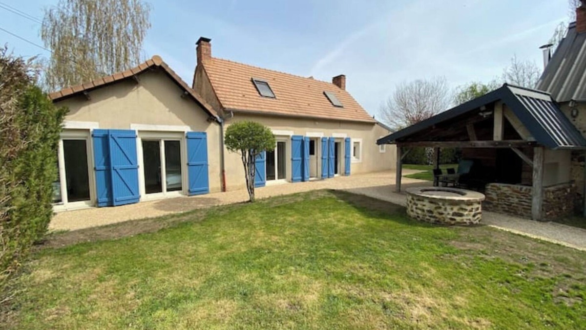 Arnage House | House close to circuit/garage, parking, garden