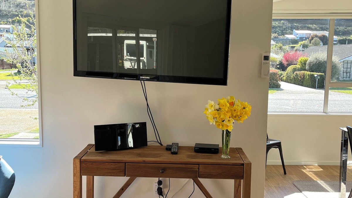 Clyde House | House - Clyde Getaway - 5 Minute walk to Clyde Township