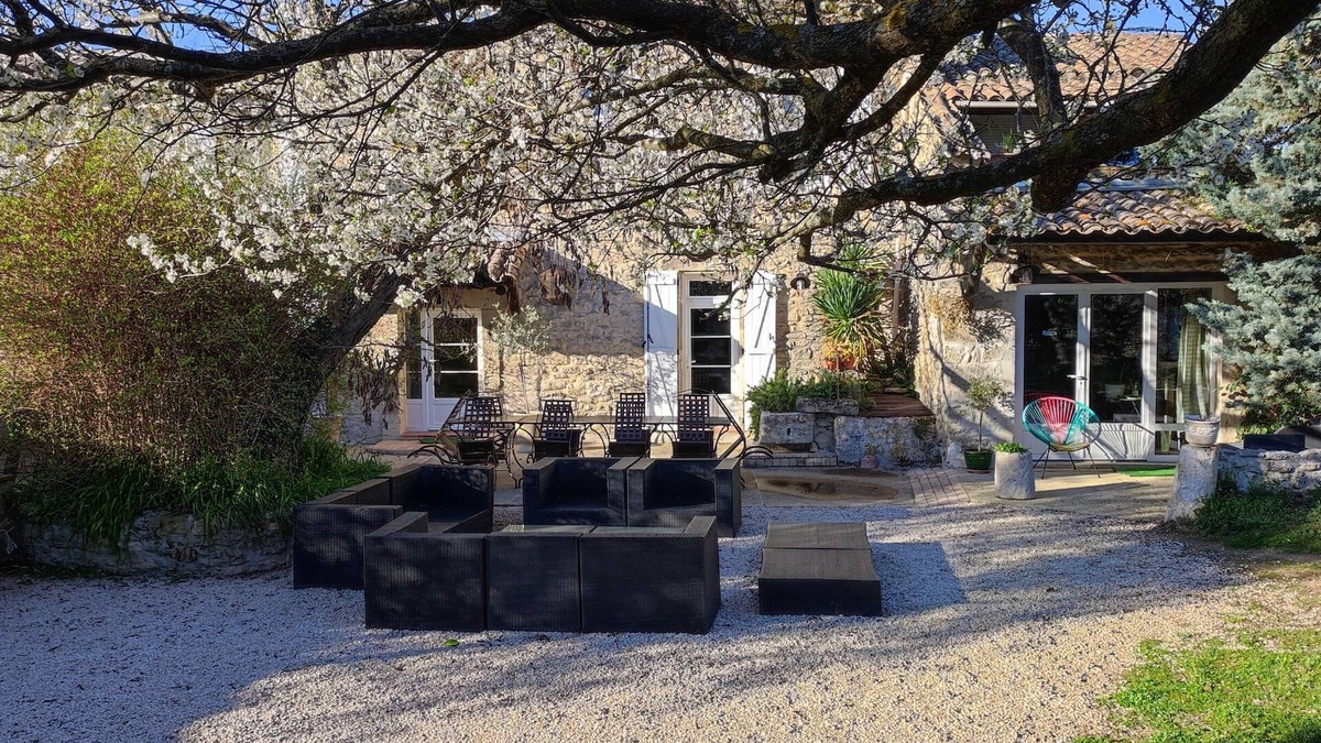 La Baume-de-Transit House | House-Comfort-Private Bathroom-Countryside view-Mas piscine ,boulodrome