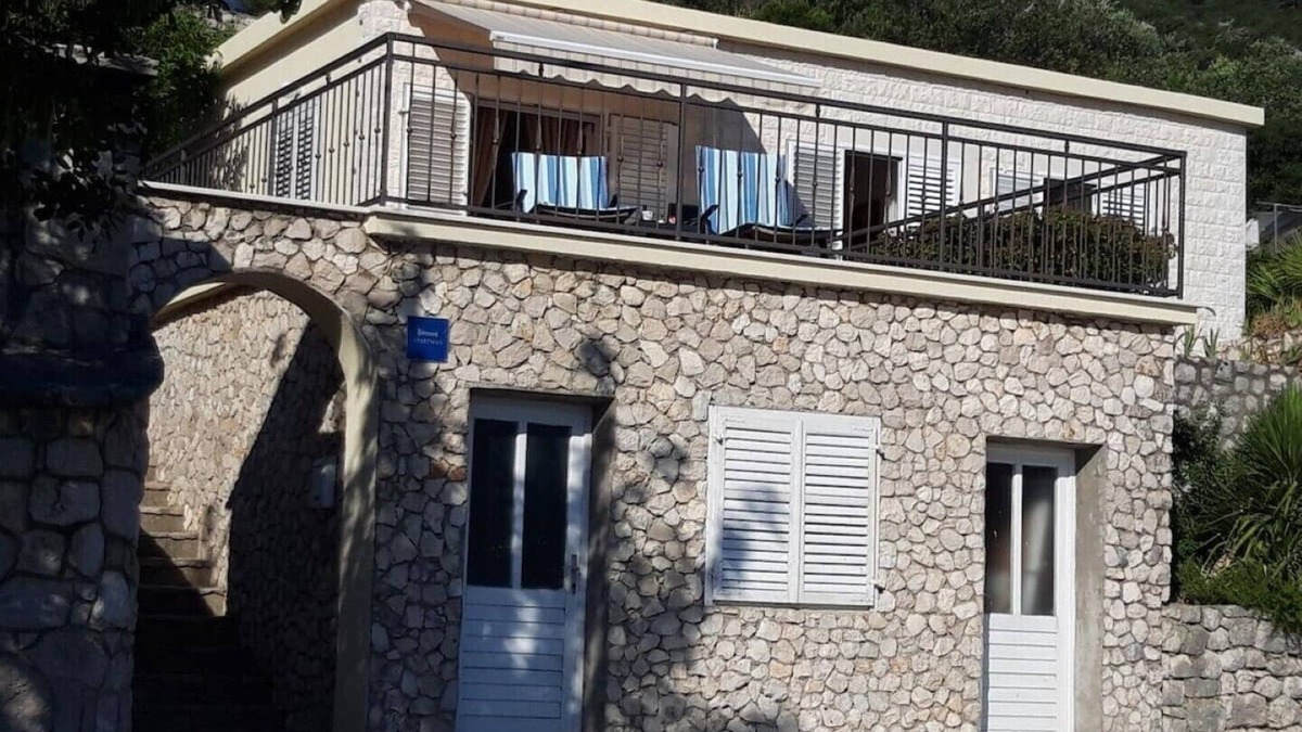 Okuklje House | House DANIVA located in front of the sea