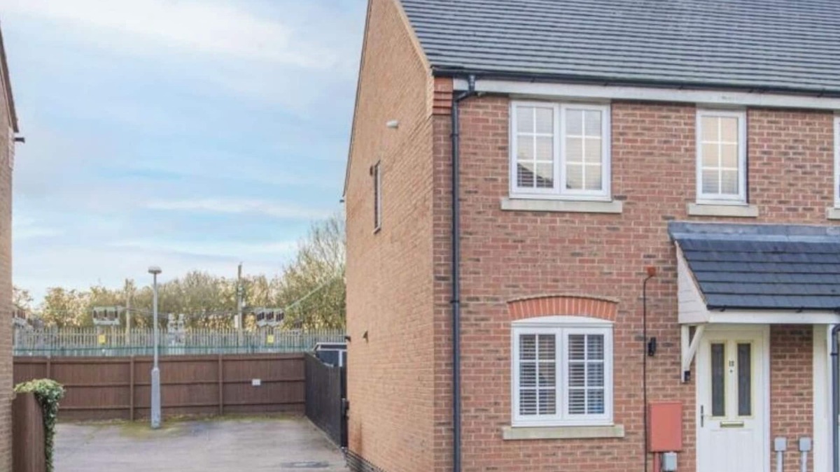 Desborough House | house des b