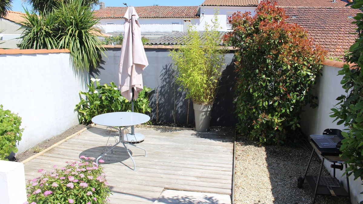 La Tremblade House | House downtown, Garage, internet access, Terrace, private enclosed courtyard