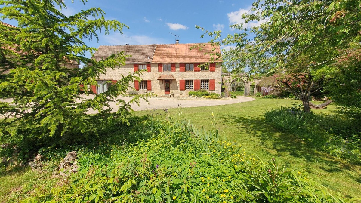 Eguilly House | House-entière-Exclusive-Private Bathroom-Woodland view