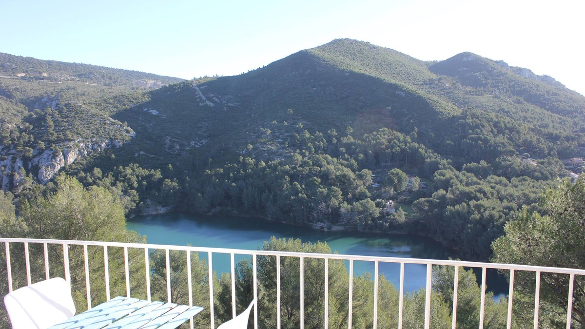 Le Revest-les-Eaux House | House f5 village provençal, pisc, 15min plage, calme, vue splend lac