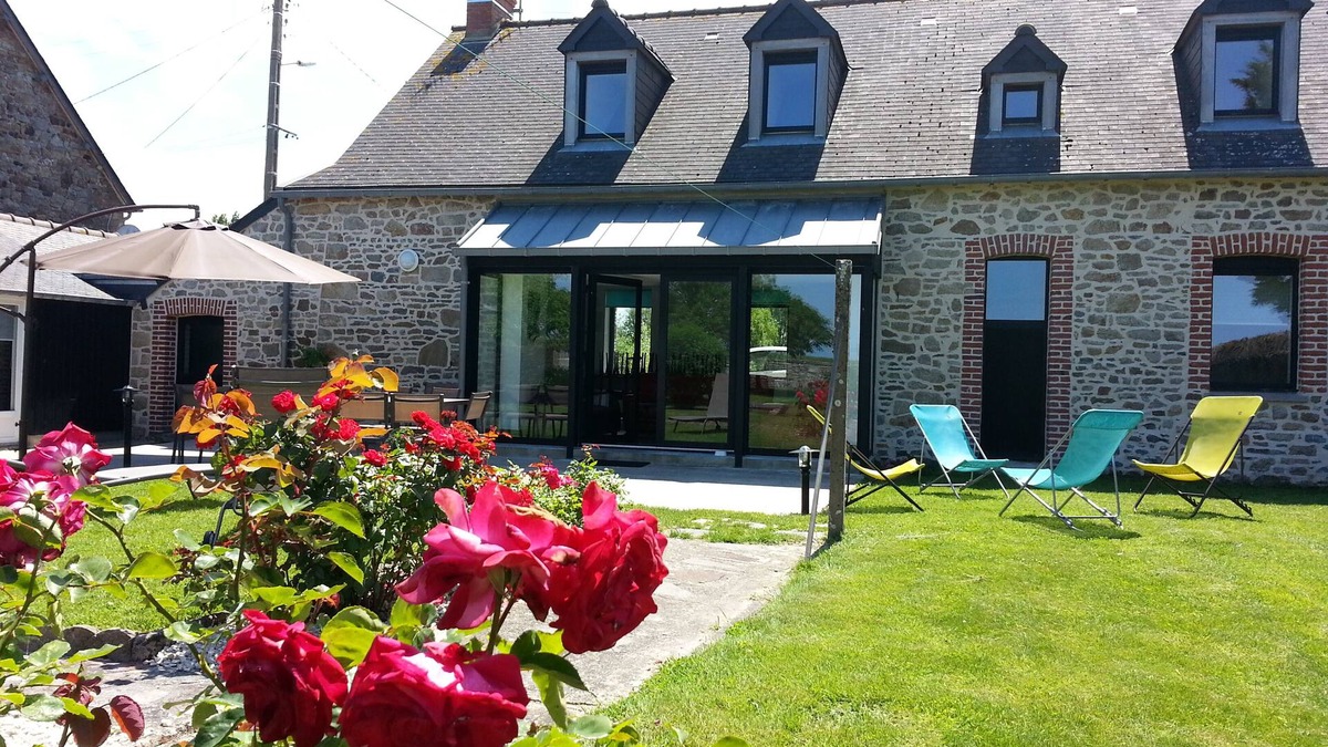 Cherrueix House | House for 11, facing sea, in "Cherrueix" located directly on Mt Saint Michel Bay