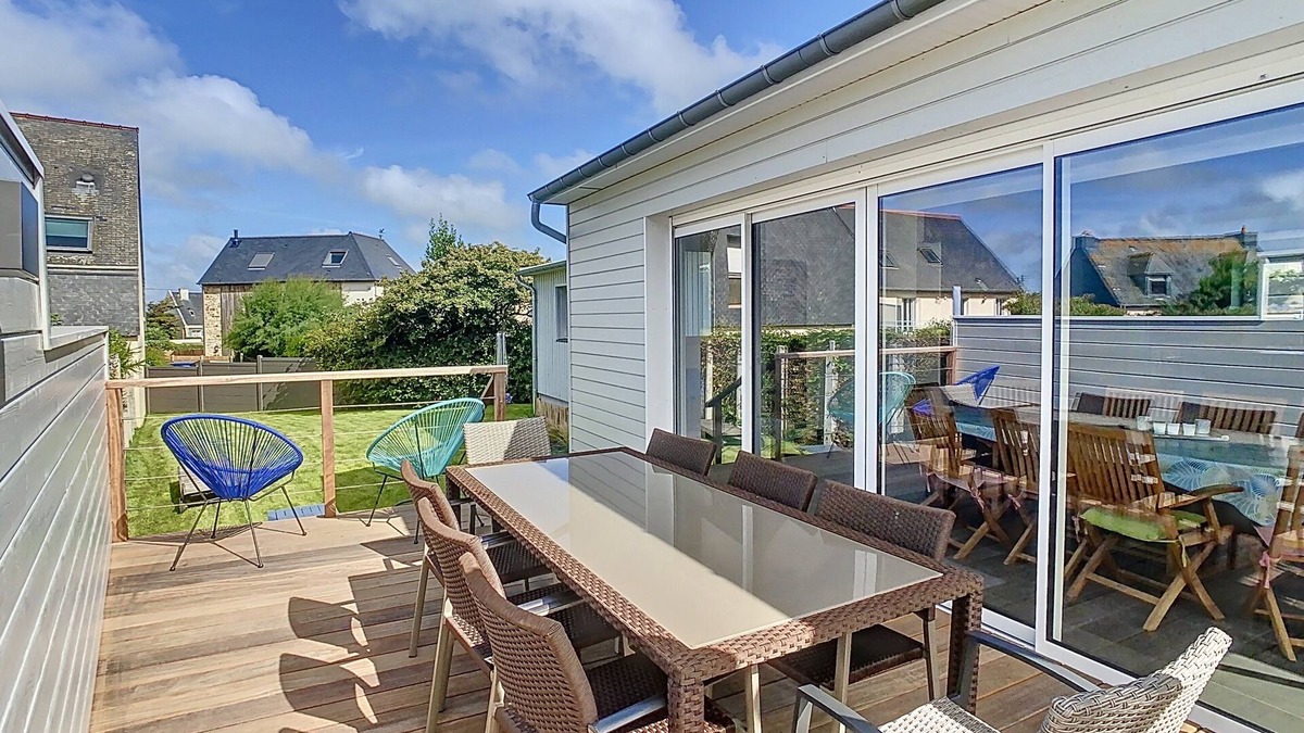 Saint-Ideuc House | House for 12 people, 6 bedrooms, 100 m from the beach with garden.