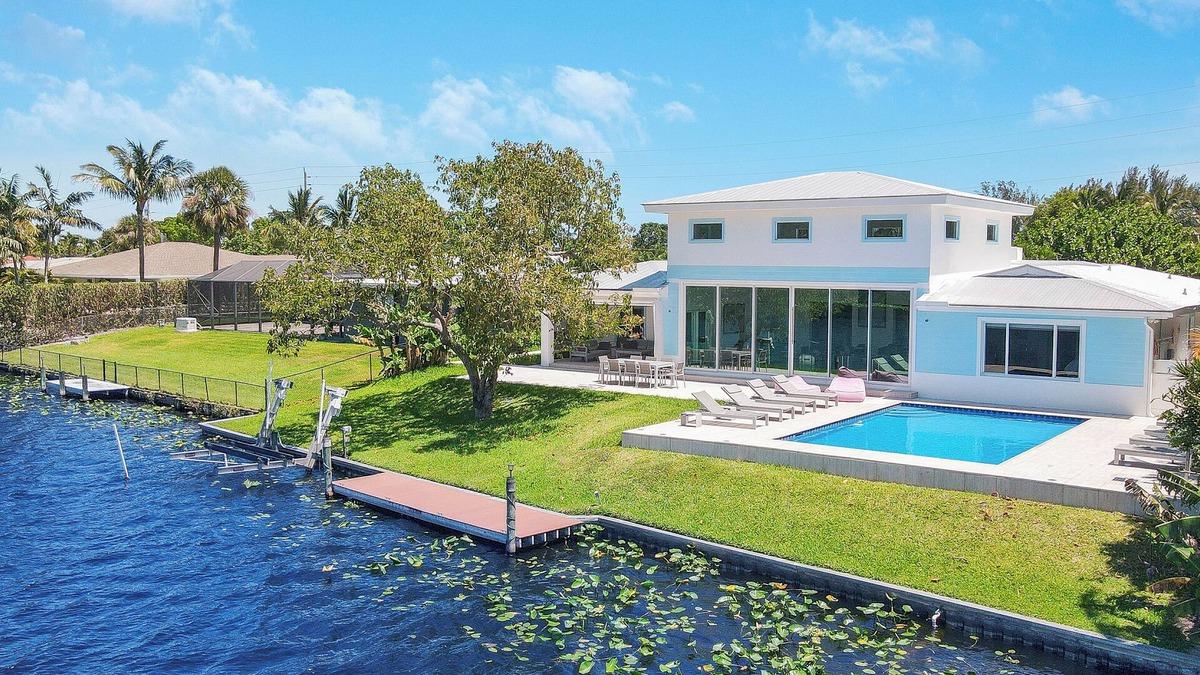 Lake Clarke Shores House | House for 9 people renovated nine benefits and comfort upscale