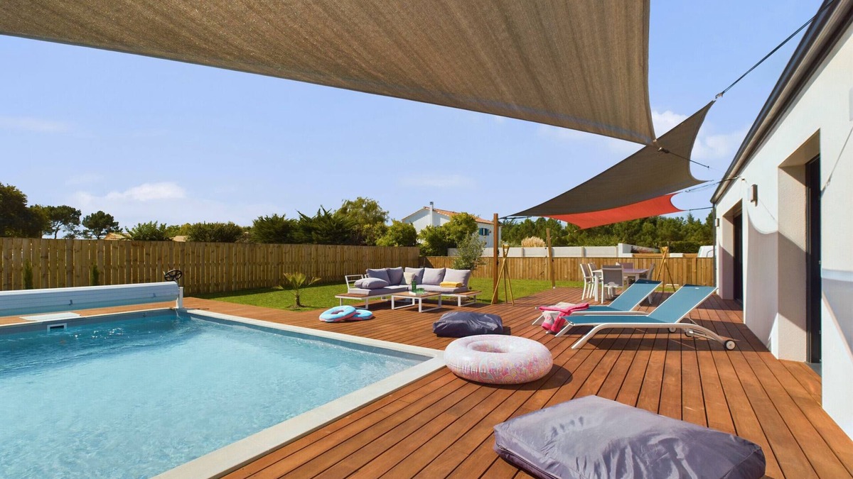 Saint-Hilaire-de-Riez Ski Chalet | House for 7 with a pool (6 adults maximum)
