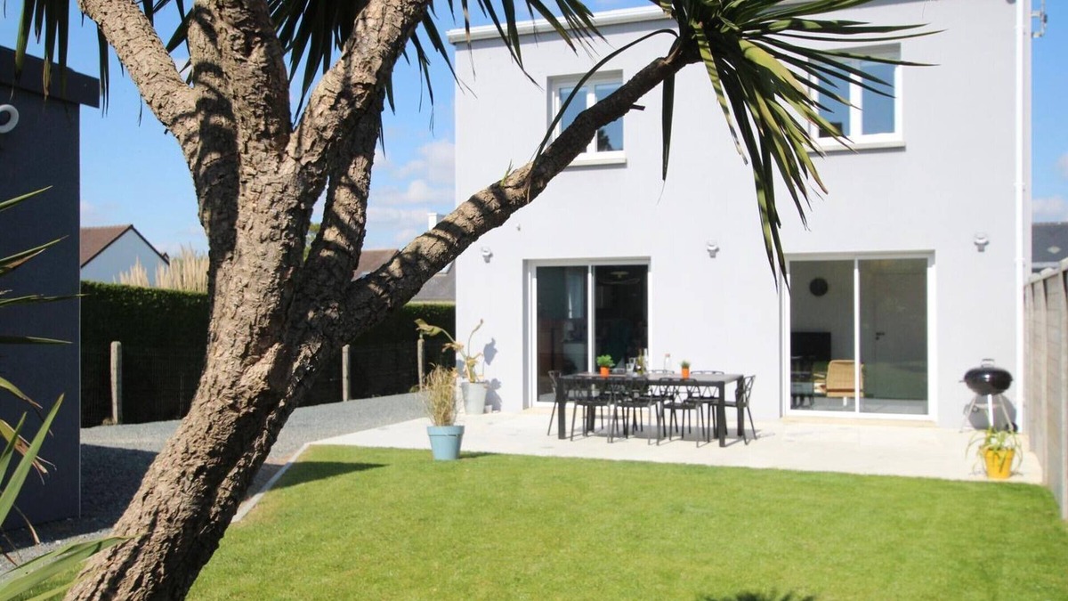 Saint-Jean-de-la-Riviere Cottage | House near beach with 4 bedrooms and bikes available