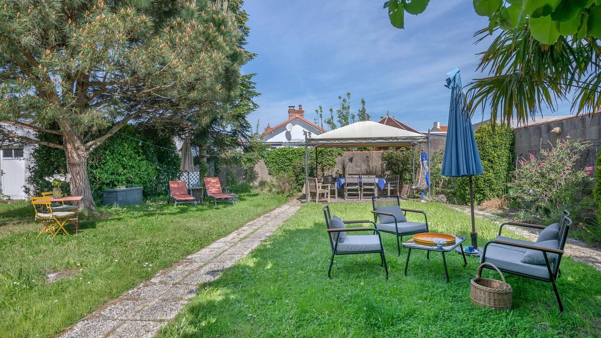 La Bernerie-en-Retz Ski Chalet | House+garden 200m from the sea in La Bernerie