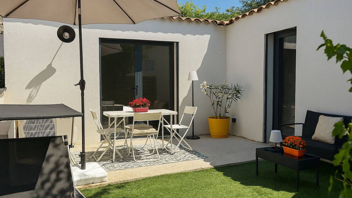Venelles House | House Garden Pool – The Cherry Tree