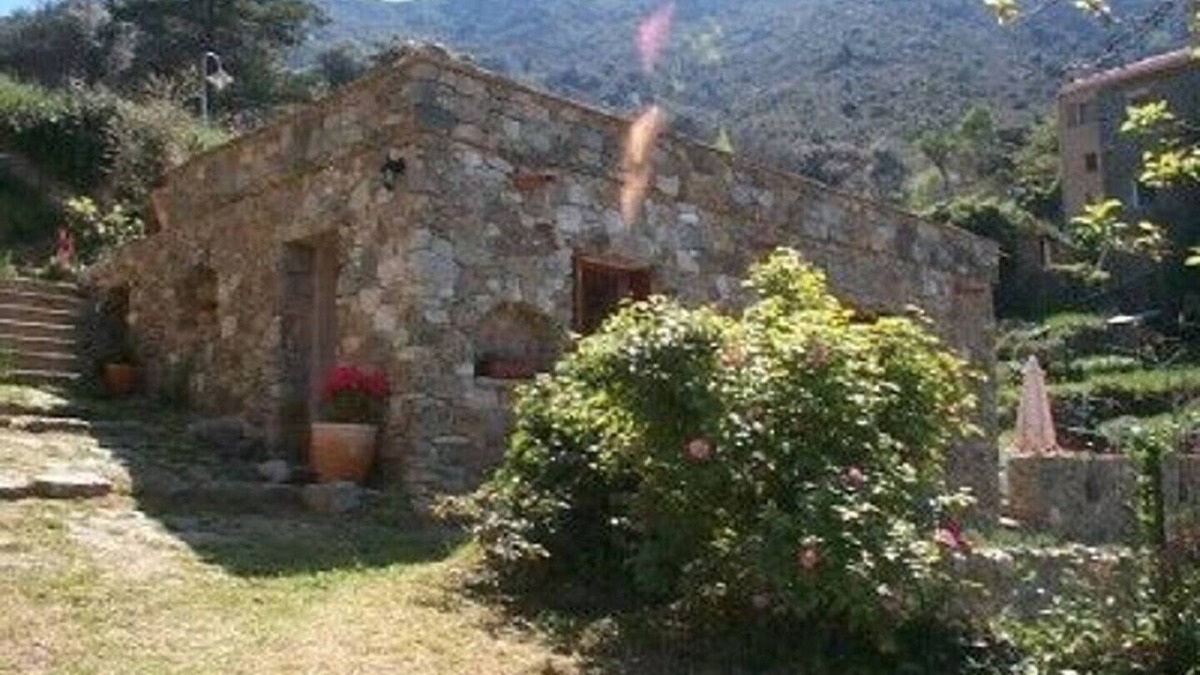 Urtaca House | House Guadella Rest under the Pergola