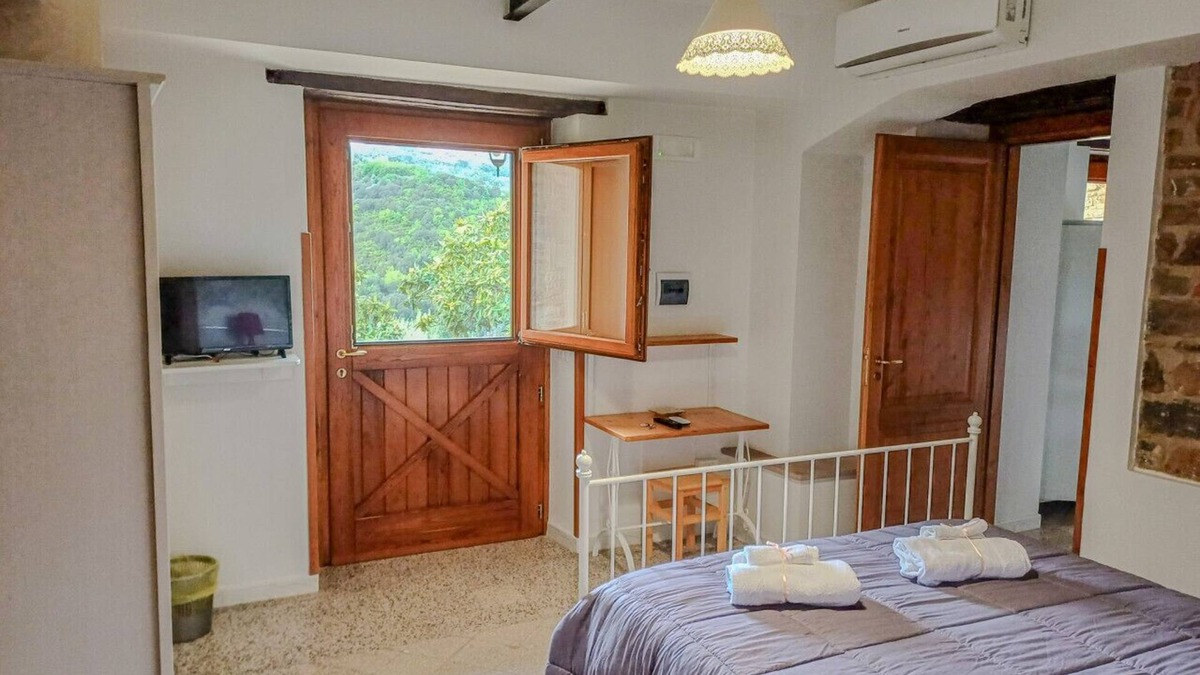 Rutino Apartment | House I Cyril Iberide Florida