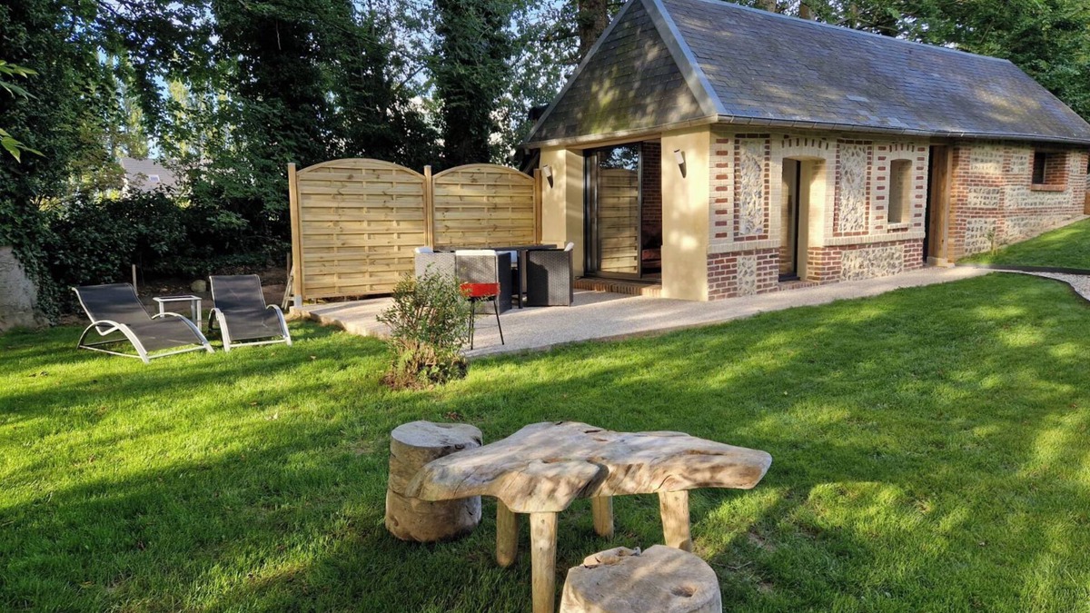 Saint-Eustache-la-Foret House | House in Normandy