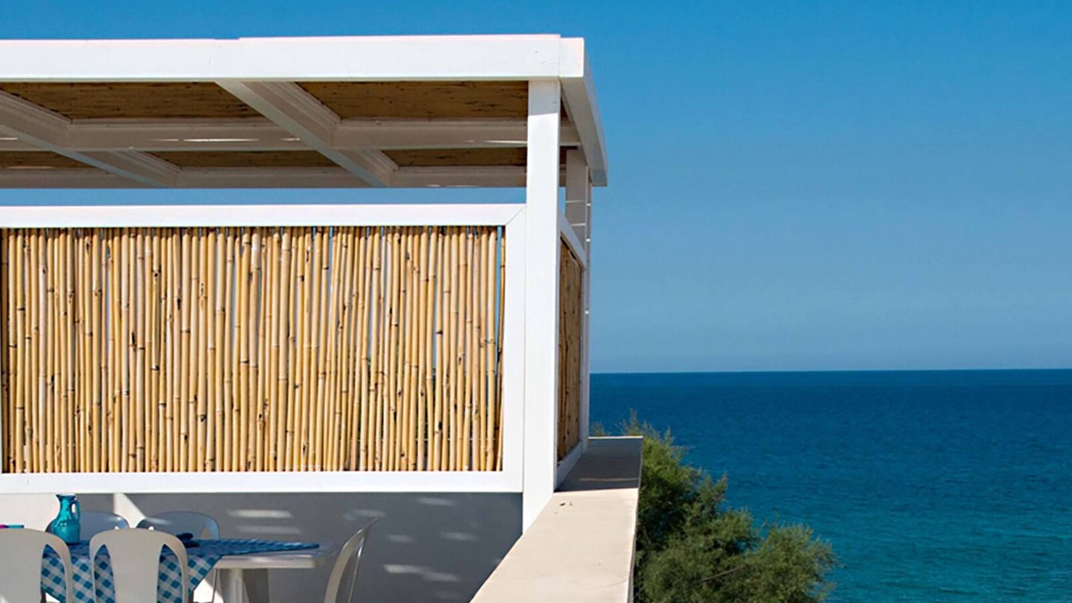 Marina di Mancaversa House | House immersed in the sea