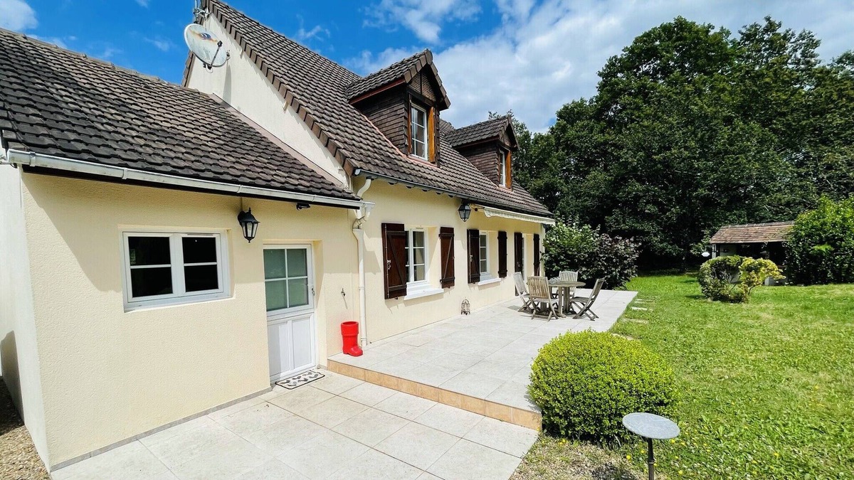 Lussault-sur-Loire House | House in a green setting with swimming pool