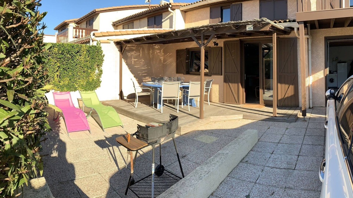 Portiragnes-Plage House | House in a gated estate 10 minutes walk from the beach