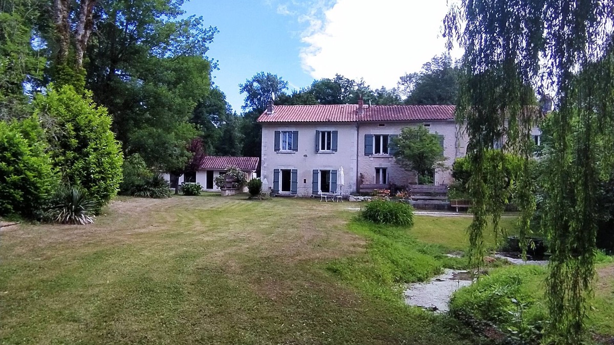 Lisle House | House in a small hamlet in the Périgord Vert region.