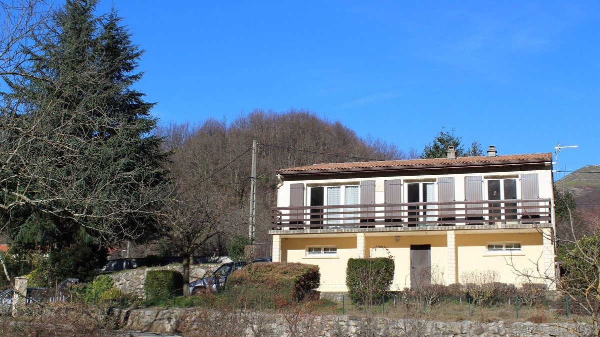 Barnas House | House in Barnas (07330) at the foot of the river and swimming