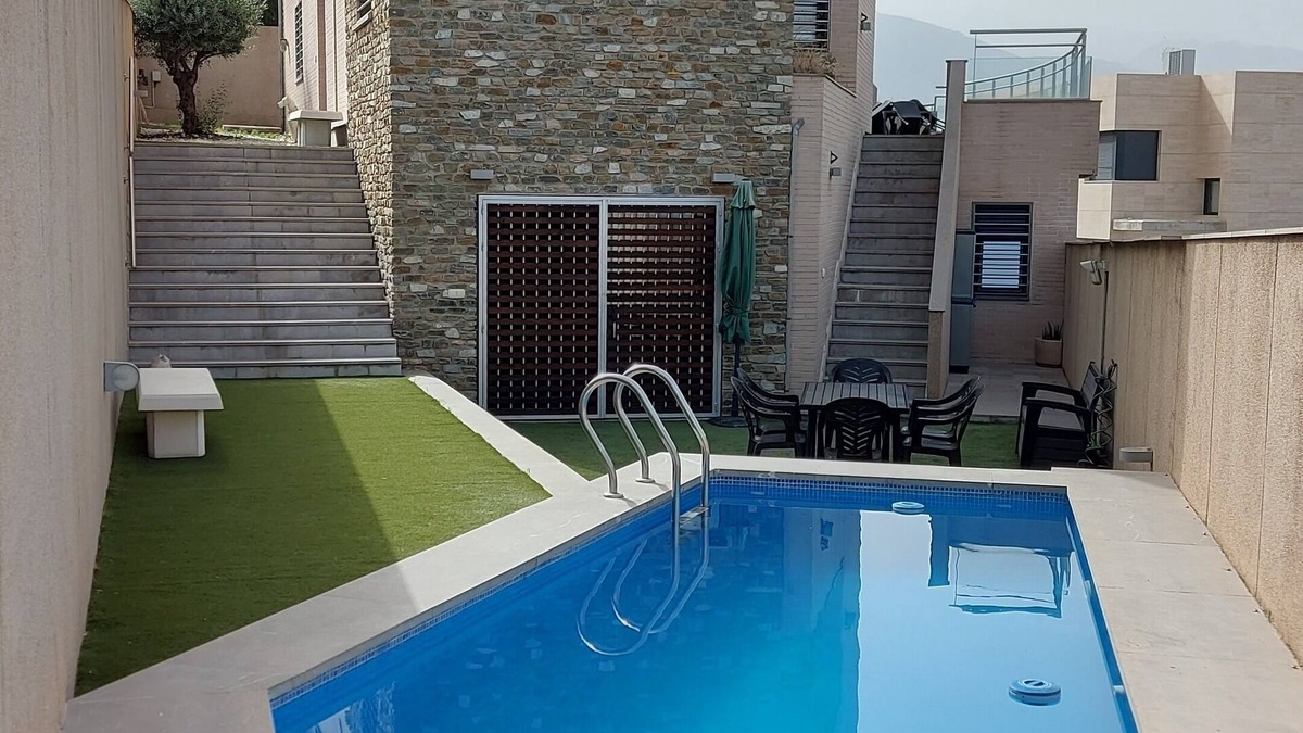 Genil Ski Chalet | House in Granada with views and bus and commercial services.