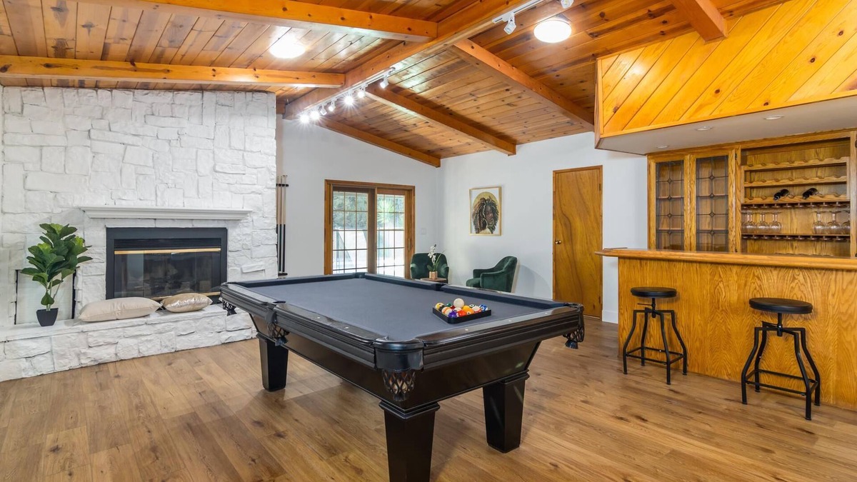 Valley Glen House | HOUSE IN PRIME LOCATION WITH HUGE POOL & SPA