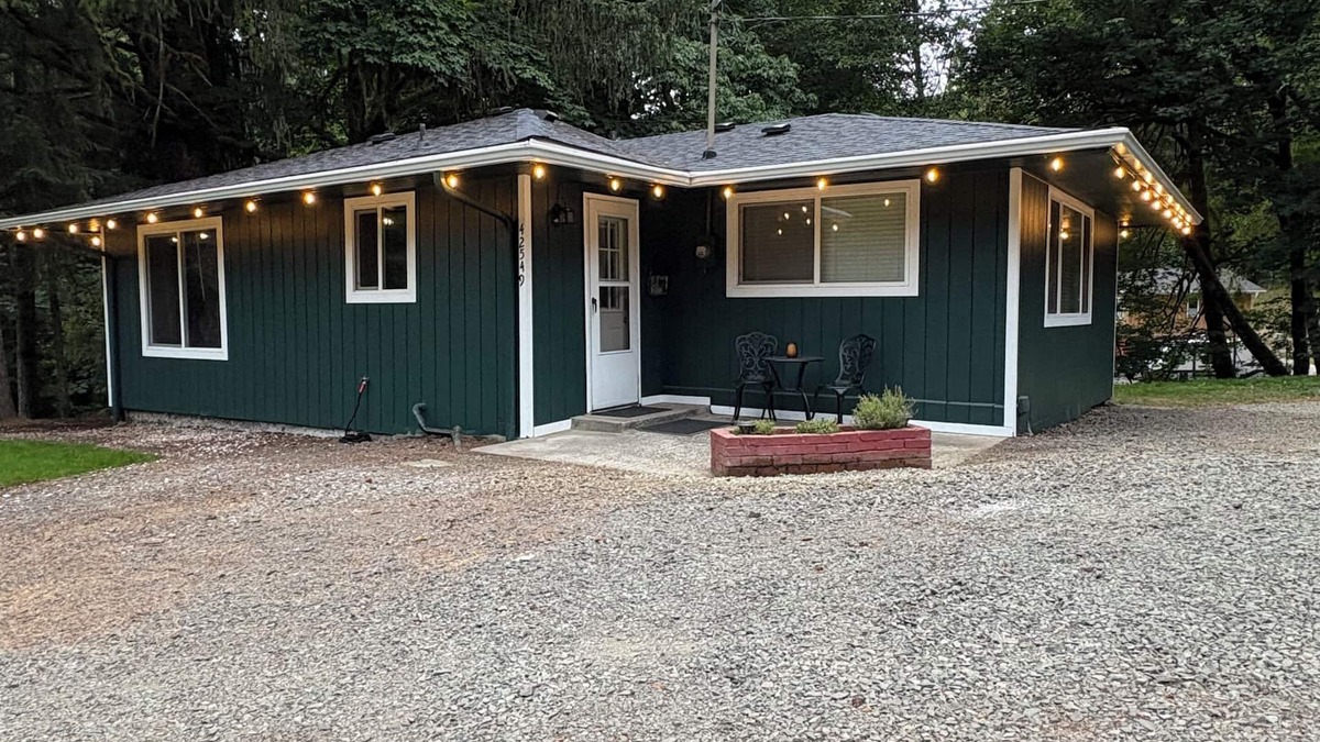Seaside House | House in Seaside- Elsie’s Humble Haven Creekside view